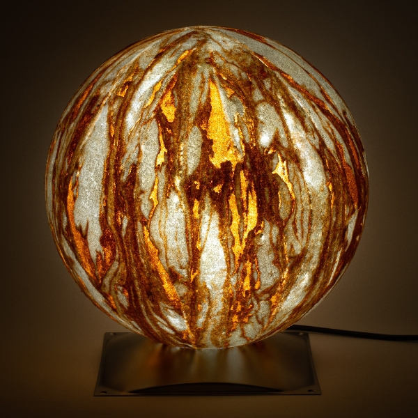 Bolvormige lamp Sahara 40 cm met roestvrijstalen voet der Firma EPSTEIN Design Leuchten